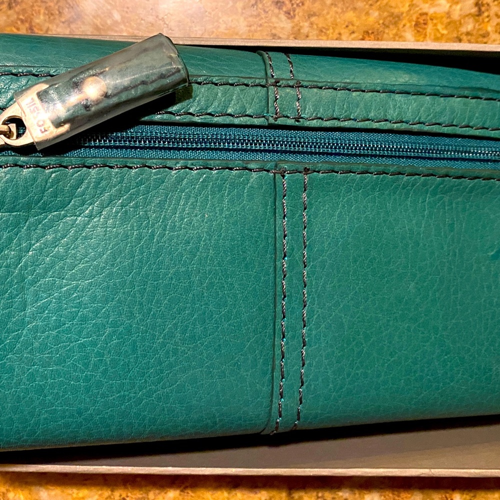Brand new with tags original box  fossil marlow flp clutch teal color